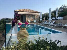 Luxury villa + guest house couchers de soleil mer, гостевой дом в Скиатосе