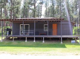 Cabin 2 at Horse Creek Resort, hotell i Rapid City