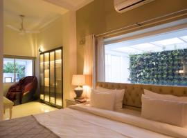 Frangipani Suite, hotel con tinas de hidromasaje en Nueva Delhi