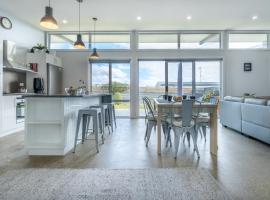 Amaroo 1 - Freycinet Holiday Houses, apartamento em Coles Bay