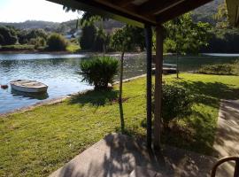 Casa con encanto en Muros, Esteiro, lággjaldahótel í Solleiros