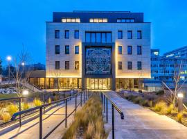 RAJ zdravia，位于布拉迪斯拉发的带热水浴缸的酒店