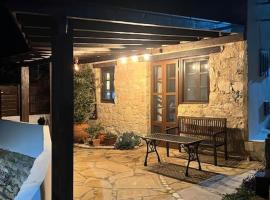 'I Folia' Village house with roof garden and terrace, casa vacanze a Pissouri