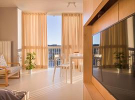 Elegant Studio Apartment with Panoramic View, feriebolig i Nova Gorica