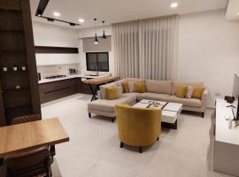 Exquisite Modern 2-bedroom Rental Unit, hotel na may parking sa Amman
