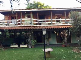 Confortável Casa de Campo em Condomínio Fechado, hotel dicht bij: waterpark Thermas Águas de Lindoia, Águas de Lindóia
