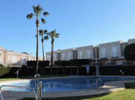 APARTAMENTO DÚPLEX VERA-GARRUCHA, hotel met zwembaden in Garrucha