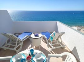 Mira Atlântico 13- Terraço Com Vista Mar e Cidade, Wifi, 80mt Praia, hotel in Quarteira