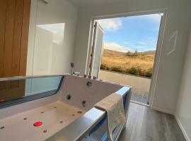 Highland Stays - Ben View Room & Jacuzzi Bath, hotell med jacuzzi i Fort William
