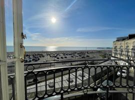 Stunning 2 bed with Sea View in Hastings Old Town, hotel in Hastings
