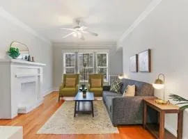 Stylish and Expansive 2BR Apt with Balcony - Buckingham 3