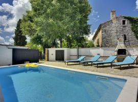 Villa mit privatem Pool, Liegestühle, WLAN, Klima, hytte i Barban