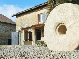Beautiful 2 bed cottage with swimming pool