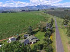 Little Acres Drakensberg Accommodation, hotel con estacionamiento en Champagne Valley