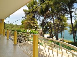 Viesnīca Spacious 100m2 apt w big terrace & great sea view pilsētā Slatine