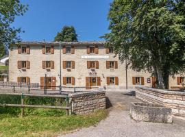 Locanda Alpina a 1250 mt, Hotel in Ala