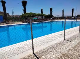 Caserío de Vazquez 5, hotel com piscina em Castilblanco de los Arroyos