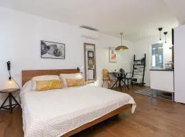 Stylish Studio Apartment by Irundo