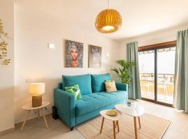 Elegant Candelaria apartment with ocean views, Hotel in Candelaria