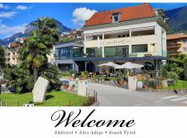 Hotel Comfort Erica Dolomiti Val d'Adige: Salorno'da bir otel