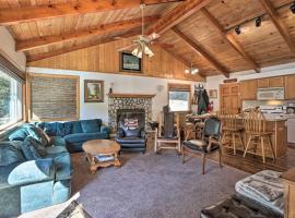 Delightful Family Cabin Walk to Lake Gregory!, Cottage in Arrowhead Highlands