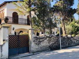 Villa Luigina - seafront villa in Capo d'Orlando, loma-asunto kohteessa Capo dʼOrlando