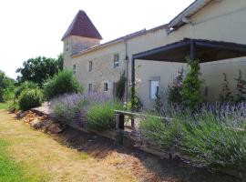 Beautiful holiday home with swimming pool, hotel in Monprimblanc