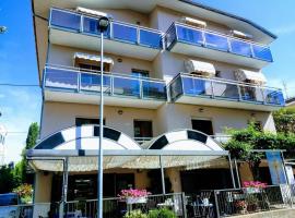 Hotel Gialpina – hotel w dzielnicy Viserba w Rimini