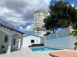 Villa con piscina a un paso de la playa