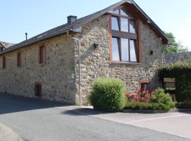 Quiet location terrace ideal for walks cycling, hotel em Waimes