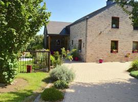 Cottage Oree des bois in Paliseul with Garden, hotel i Paliseul