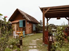 Chalé Sol com hidromassagem em meio a natureza, cabin in Piçarras