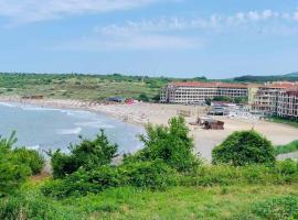 Vasiliko Sea View Apartment, hotel di Tsarevo
