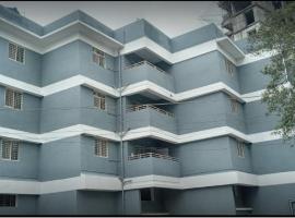2BHK Service Apartment 204, hotel con parcheggio a Pune