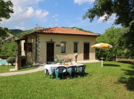 Apartment in Marche with Pool and Mountain Views, hotel v destinaci Apecchio