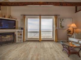 Oceanfront Penthouse with Family & Friends, feriehus i Salisbury