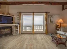 Oceanfront Penthouse with Family & Friends