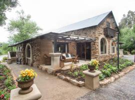 Boutique Lake Villa Description, hotel in Swartberg