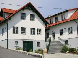Ferienwohnung Weingut Rennhofer, hotel pre rodiny v destinácii Eisenberg an der Pinka