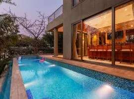 The Blue Horizon by StayVista - Featuring a beach-view villa with a swimming pool, indoor games, and a relaxing balcony