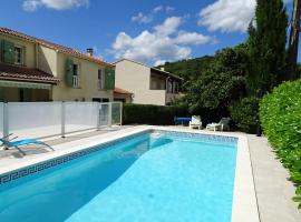 Charming house with private pool – hotel w mieście La Tour-sur-Orb