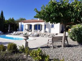 Modern villa in Camplong with private pool, hotel with parking in Félines-Minervois