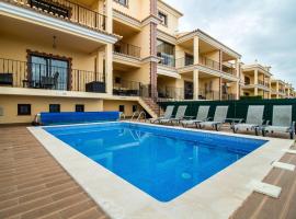 Algarve Luxury Home With Private Heated Pool II, feriehus i Silves