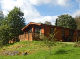 Luxury woodland Oak Lodge, lodge i Killin
