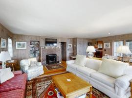 Maddock Cove Cabin, khách sạn ở Southport