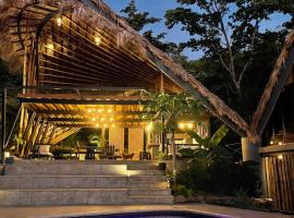 Santosha Surf Sanctuary & Wellness, hotel in Escameca