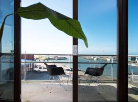 Luxury apartment near Scheveningen beach, hotell i Scheveningen