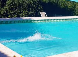 Cabañas Farah Estancia Vieja ideal para 2 a 3 huéspedes, ξενοδοχείο σε Villa Carlos Paz