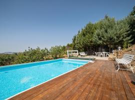 Belvilla by OYO Modern villa in Nissoria with pool, hotel amb aparcament a Nissoria