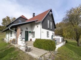 Country cottage with Sauna and bubble bath, mökki kohteessa Kraslice